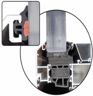 Durch Wasser-aufquellender Verbundstreifen